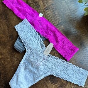 NWT VS lacie thongs (2)